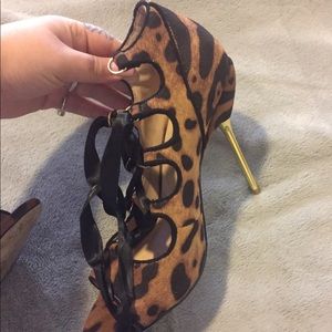Sexy cheetah print tie up heels with gold